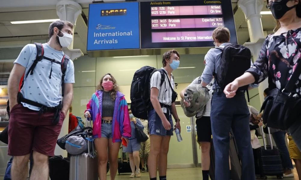 Μπάιντεν: Σκεφτόμαστε την απαγόρευση ταξιδιών στην Ευρώπη